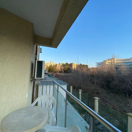 Vechna R 7 Sunny Apartamento
