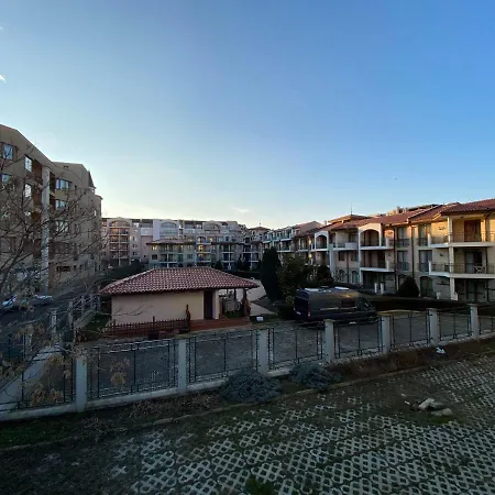 Vechna R 7 Sunny Apartmán *